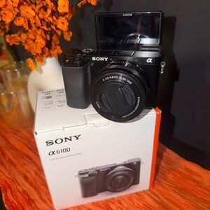 Sony - Alpha 6100 Mirrorless 4K Video Camera with E PZ 16- 50mm Lens - Black